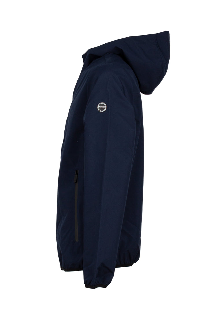 Outfit Uomo da Viaggio Completo – Cargo, Camicia, Softshell e Zaino