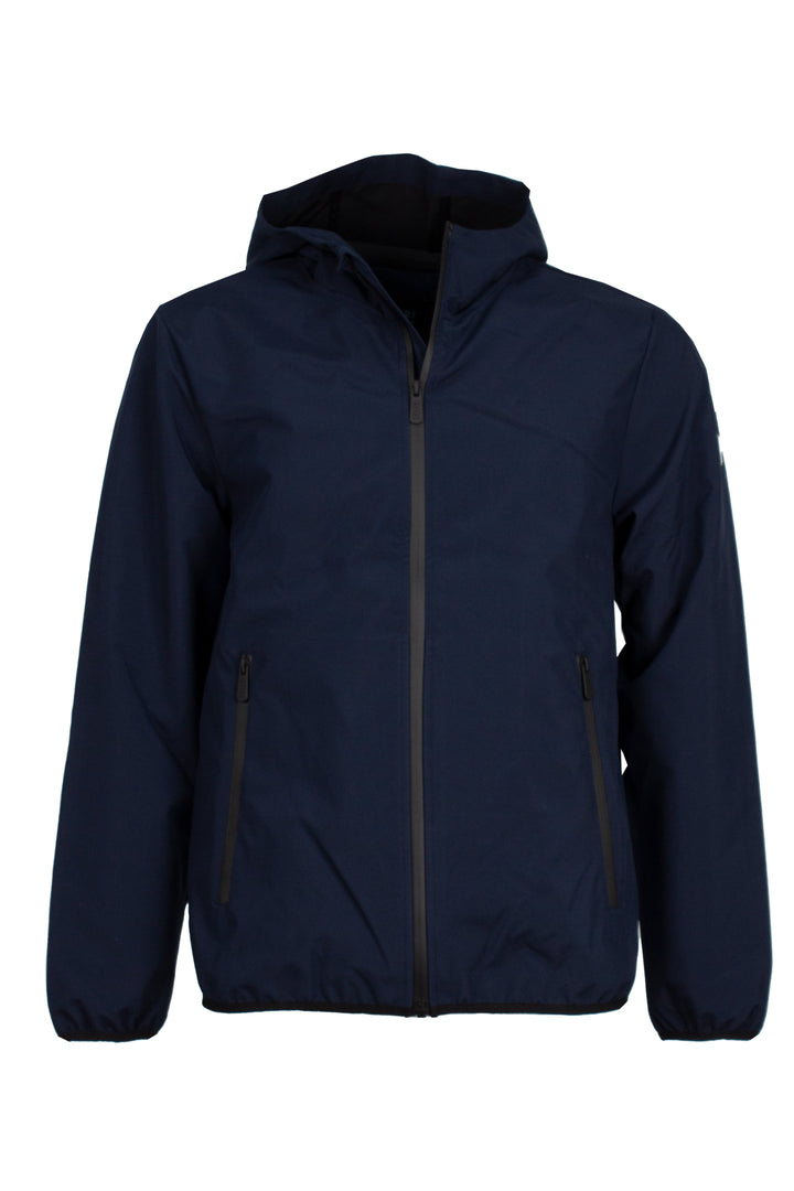 Outfit Uomo da Viaggio Completo – Cargo, Camicia, Softshell e Zaino