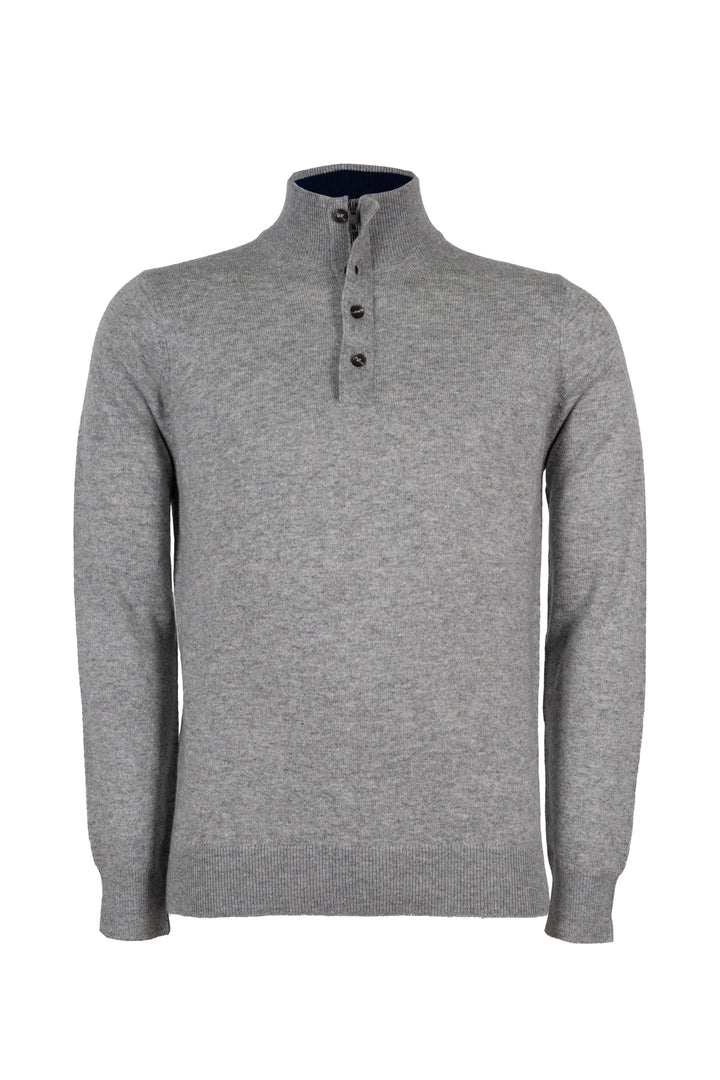 Pullover in misto cashmere con collo alto chiuso da mezza zip e 4 bottoni