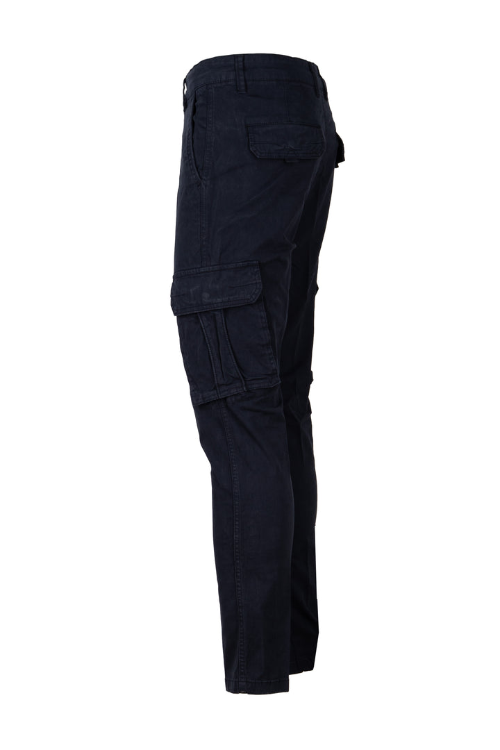 Pantalone uomo modello cargo con tasche a filo vestibilità slim fit