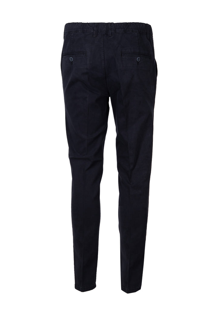 Pantalone uomo elasticizzato tinta unita con elastico in vita, coulisse e vestibilità slim fit