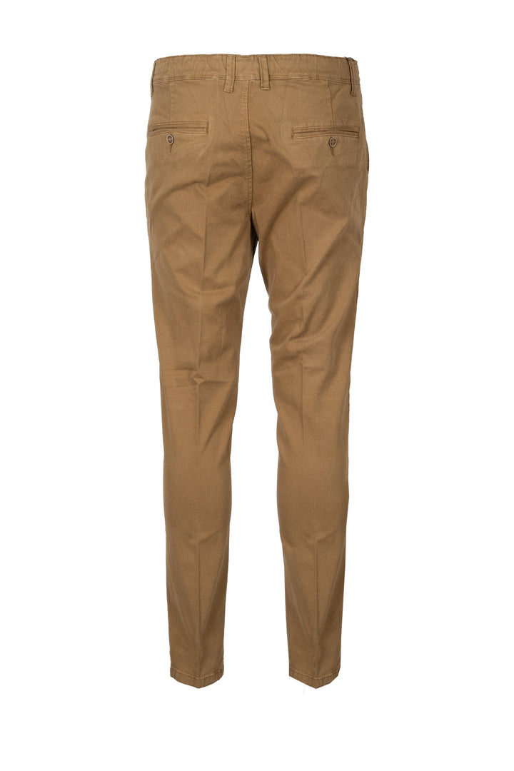 Pantalone uomo elasticizzato tinta unita con elastico in vita, coulisse e vestibilità slim fit
