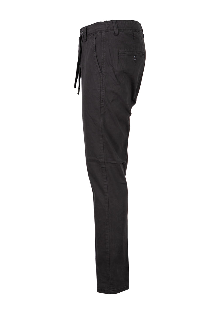 Pantalone uomo elasticizzato tinta unita con elastico in vita, coulisse e vestibilità slim fit