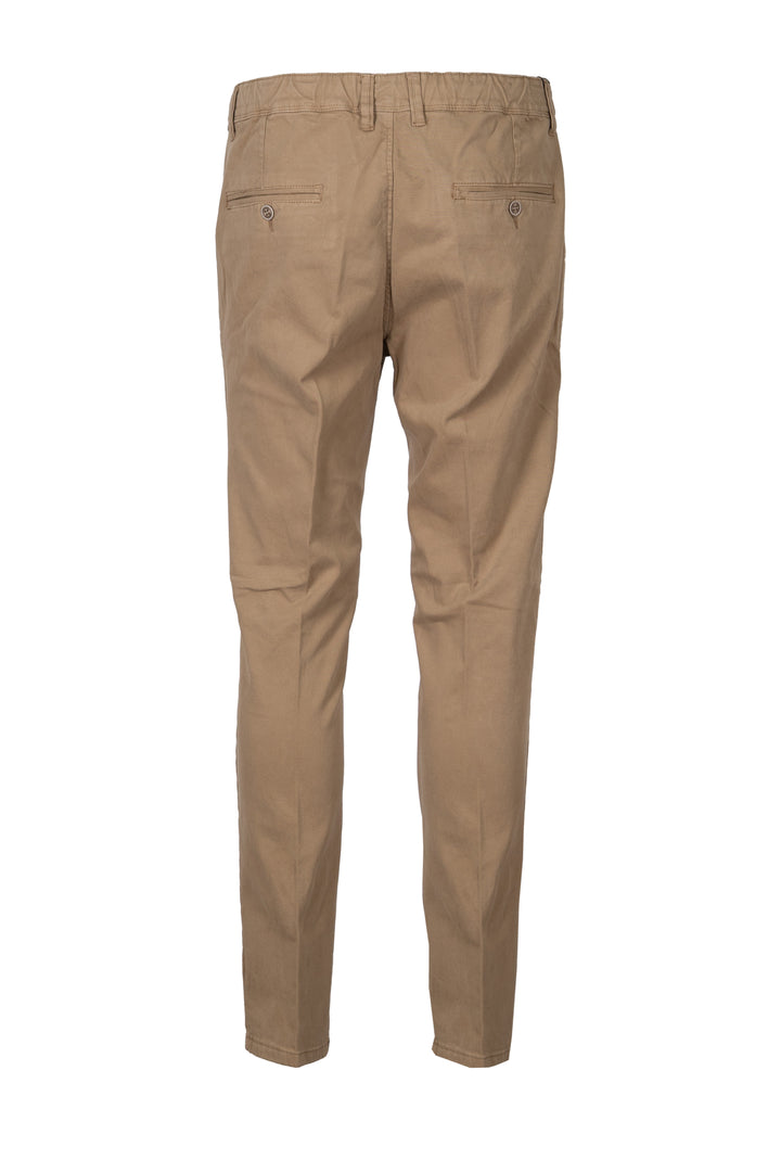 Pantalone uomo elasticizzato tinta unita con elastico in vita, coulisse e vestibilità slim fit