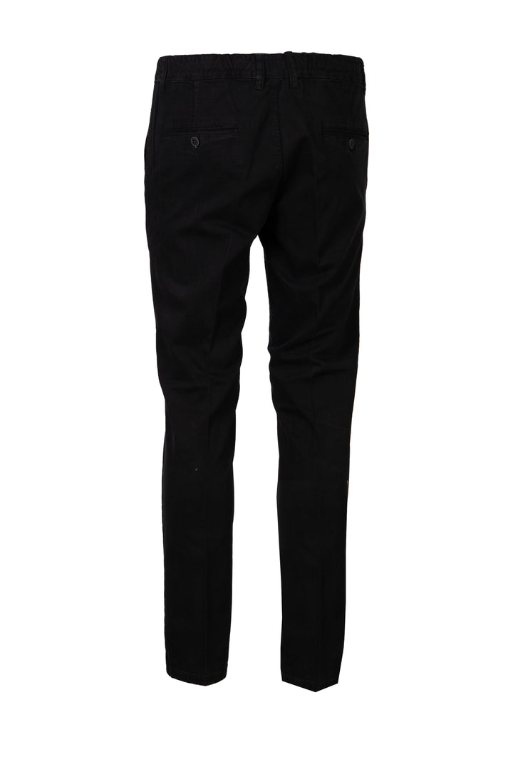 Pantalone uomo elasticizzato tinta unita con elastico in vita, coulisse e vestibilità slim fit