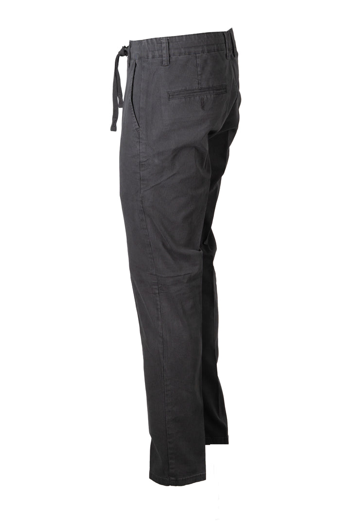 Pantalone uomo con elastico in vita e coulisse in twill microfantasia rigata con vestibilità slimfit