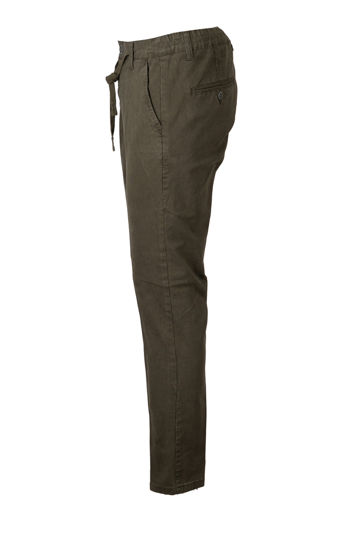 Pantalone uomo con elastico in vita e coulisse in twill microfantasia rigata con vestibilità slimfit